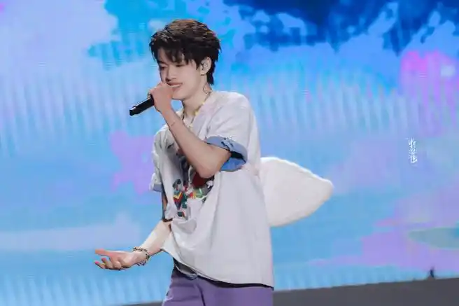 tf家族新年音乐会##波斯猫舞台