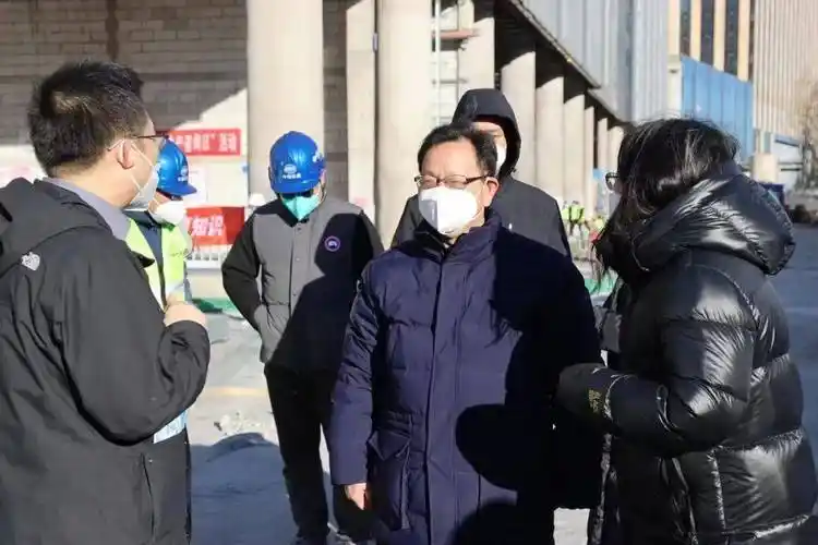 区委书记孙新军调研复工复产工作并以"四不两直"方式检查医疗机构发热