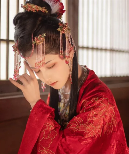 古穿今,女国师魂穿现代都市,她从学渣变成学霸,前世爱人找上门