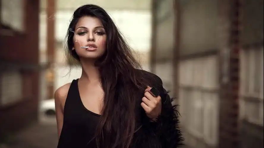 另类欧美美女抽烟个性壁纸欧美美女另类美女抽烟个性