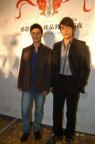 组图:优品名流慈善夜明星签到-田亮与陆毅