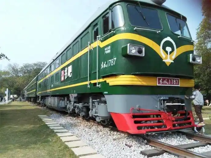 混沌的绿皮火车