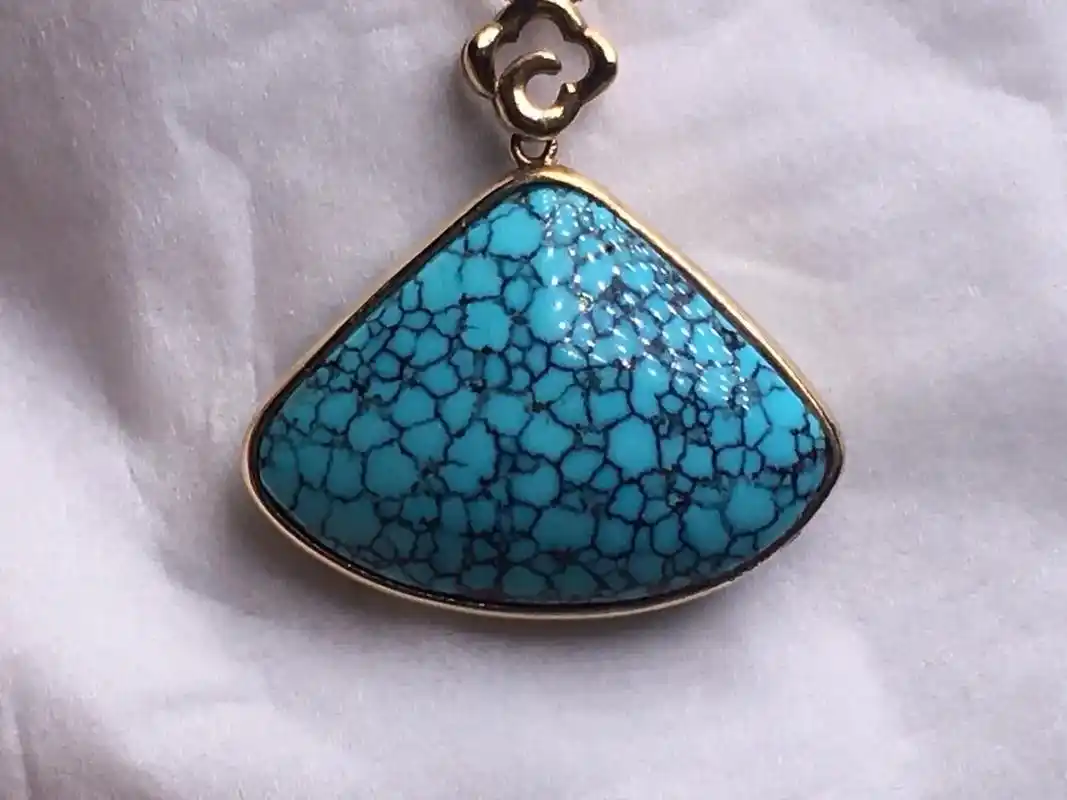 95绿松石【极品乌兰花18k金扇型吊坠】95极品乌兰花18k - 抖音