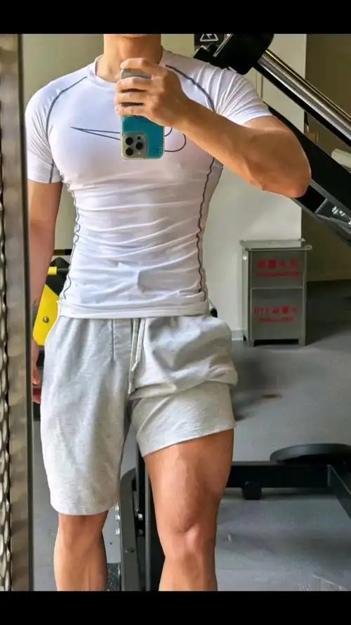 今日份自拍来自身材完美的型男