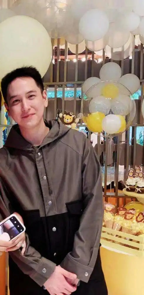 汤臣集团公子汤珈铖父亲去世留上海133套房一套市值2亿