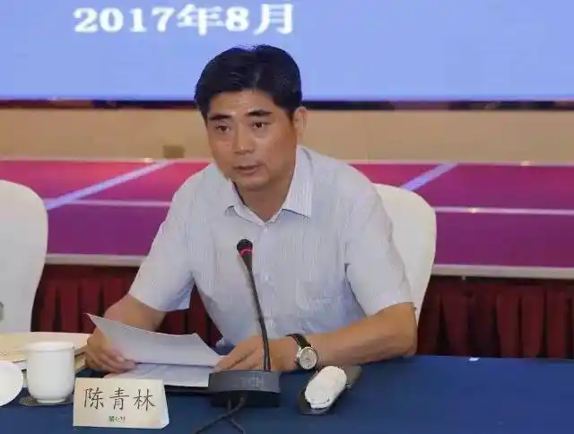 市委组织部副部长,老干部局局长,市人才办主任陈青林宣读了第十批科技