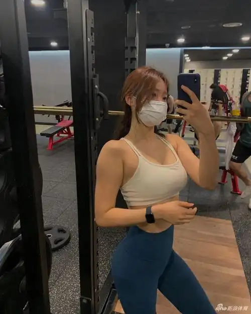 普拉提健身美女导师展现优秀腰臀比这身材什么水平