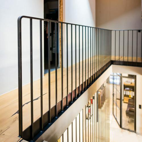 现代简约铁艺楼梯扶手室内阳台护栏围栏家用飘窗栏杆成都细款扶手