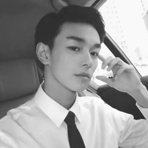 白衬衣职场型男头像