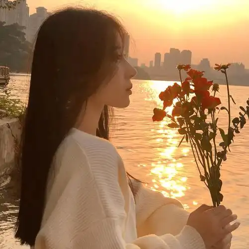 背影女头 | 夕阳下氛围感女生头像_漂亮_网络综合_微信