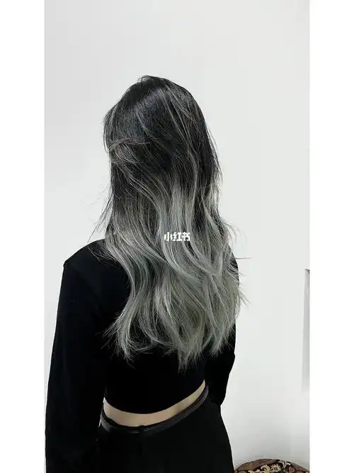 南通发型设计 #南通染发 #渐变色 #灰色系 #欧美发色   黑发长出啦换