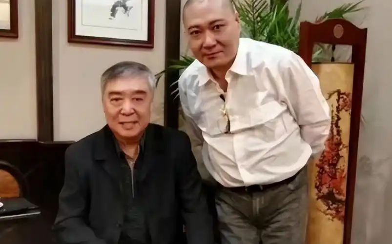 师胜杰徒弟刘伟,"表白"过郭德纲,又被杨议徒弟虎豹哥口诛笔伐