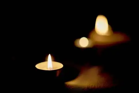 犹太人种族灭绝阵亡将士纪念日国际大屠杀纪念日蜡烛燃烧照片