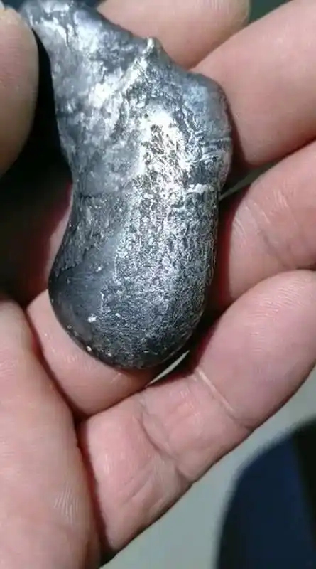 罕见稀有的镍纹铁陨石99弱磁性-度小视