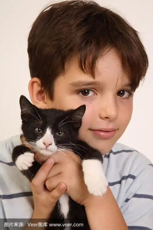 小男孩和一只猫