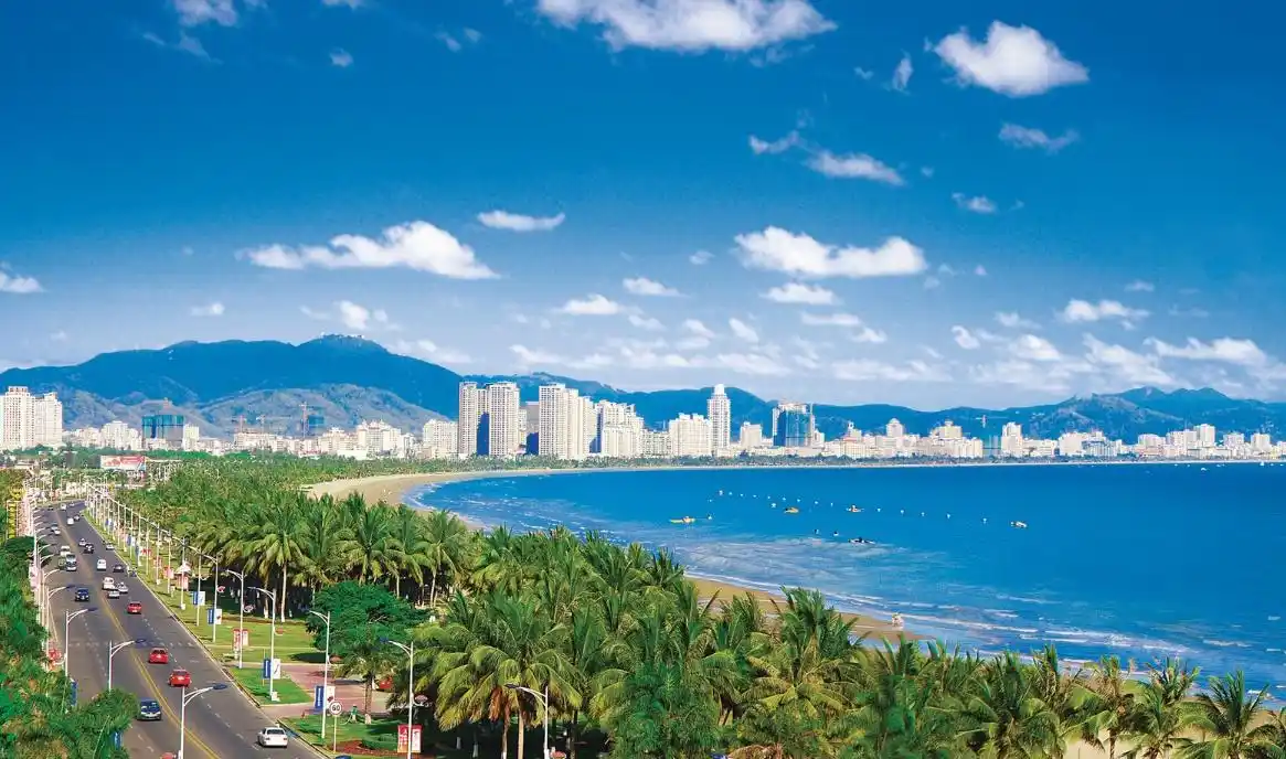 海南三亚,赏海滩美景,尝多样海鲜