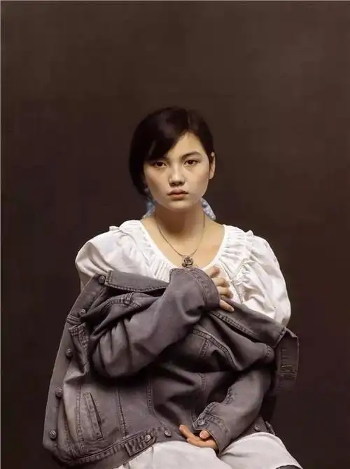 盘点欣赏:何家英的工笔画少女和冷军的超写实油画少女