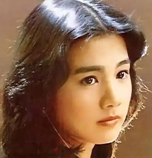 她是70年代台湾最红的女星,长相甜美清纯,被誉为"学生情人"_彭雪芬