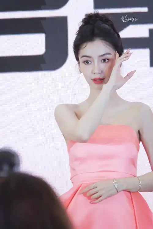 angelababy线下活动状态
