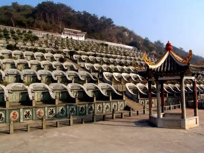 这是公寓式坟墓.