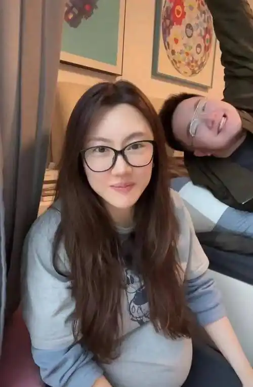 原创宋丹丹儿媳产子巴图宣布母子平安与老婆大喊我们生啦