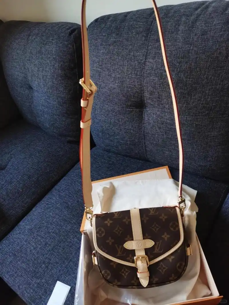 lv 迷你双子星 saumur bb 新款上身图已更新 上身图更新.po主身高163.