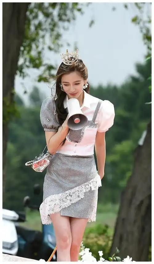 跑男第十期baby的最佳男生美照来啦杨颖凤冠造型美爆了