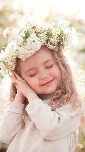 逗人喜爱的小女孩,孩子,姿势,微笑,花环,强光 4k