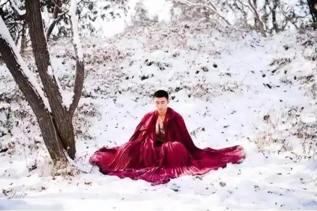 一代情僧仓央嘉措被押去北京的路上离世是人们心中最美的情郎