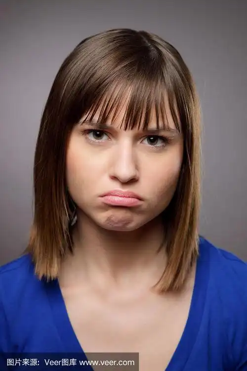 年轻女人的表情-撅嘴