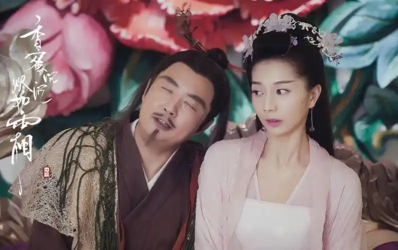 杜雨宸剧中饰演邝露仙子,是个乖巧有礼的小仙姑,倾心于夜神殿下润玉