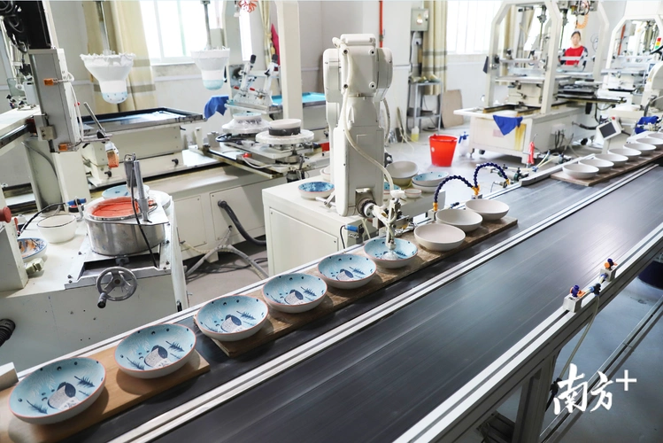 日用陶瓷自动化生产线.纪金娜 摄