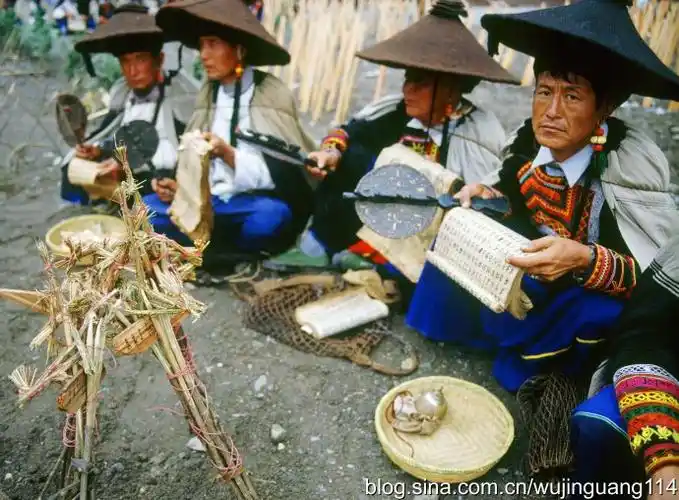 实拍凉山彝族神秘的美姑毕摩文化图