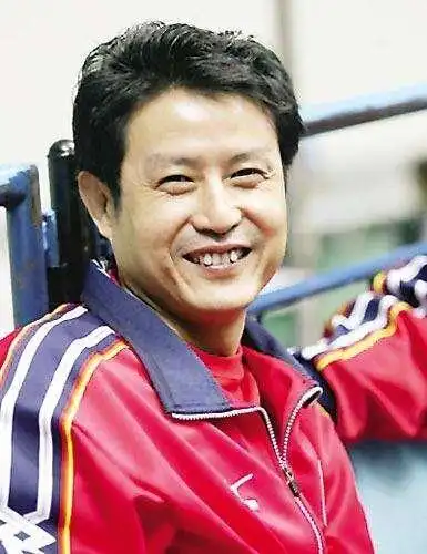 女排前主教练陈忠和,前妻因车祸凄惨去世,二婚与徒弟结婚很幸福