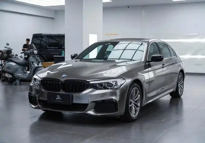 液态金属银宝马5系