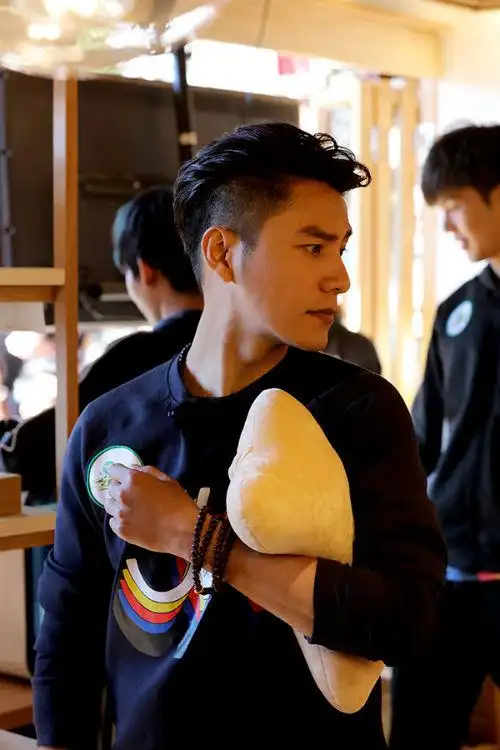 二十四小时2马苏金晨空降丽江站 陈坤卖萌吴磊化身小飞流(2)