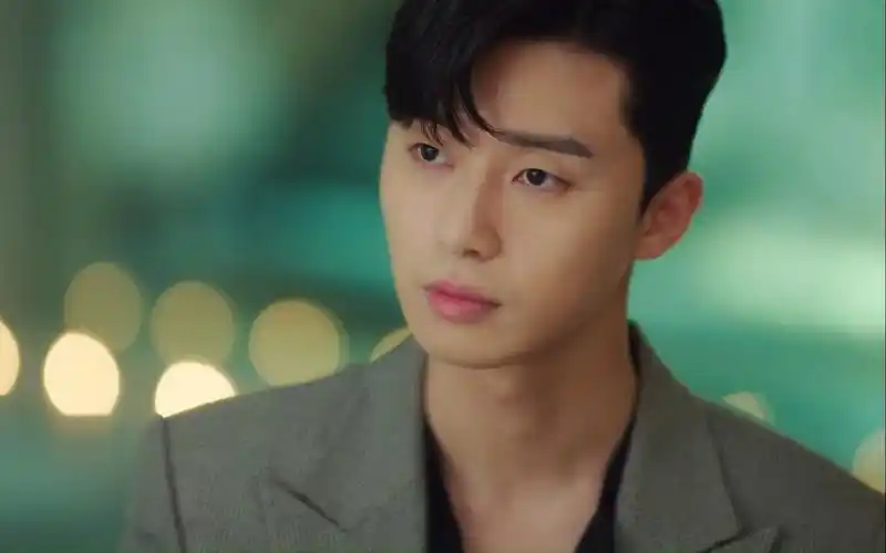 不仅帅气多金,还很会穿搭,试问这样的朴叙俊有谁不爱呢?