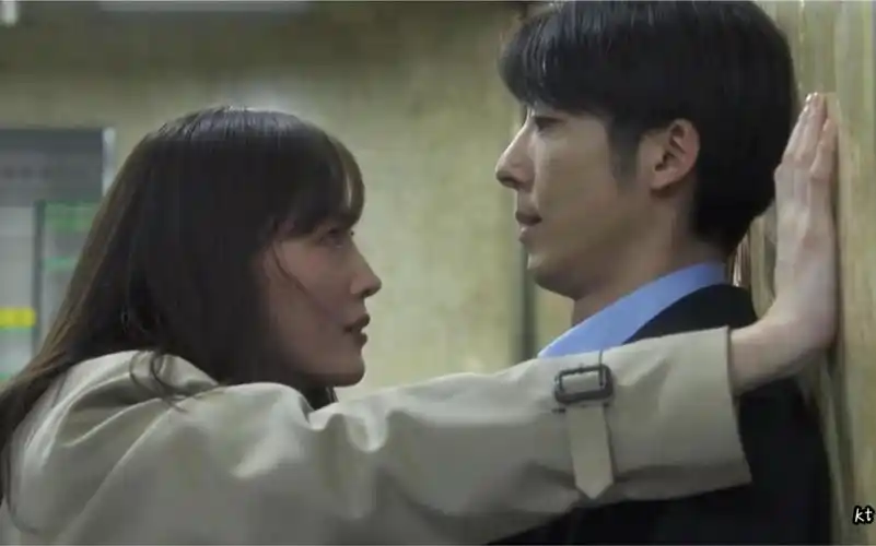 天国与地狱剧照警视厅搜查一课的刑警望月彩子(绫濑遥饰)是个努力的人