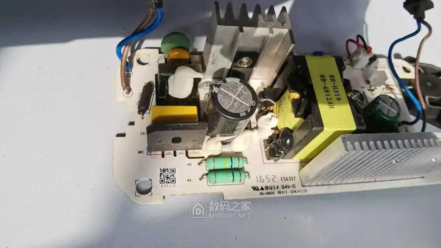 拆解爱玛专用博世电动车充电器boschrb224820