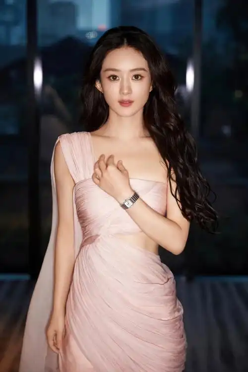 浪琴小方格##浪琴迷你黛绰维纳#随她@赵丽颖优雅步调,态度自成.