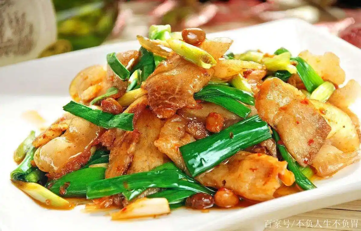 洋葱回锅肉,肥而不腻,又香又滑又入味,太下饭了!