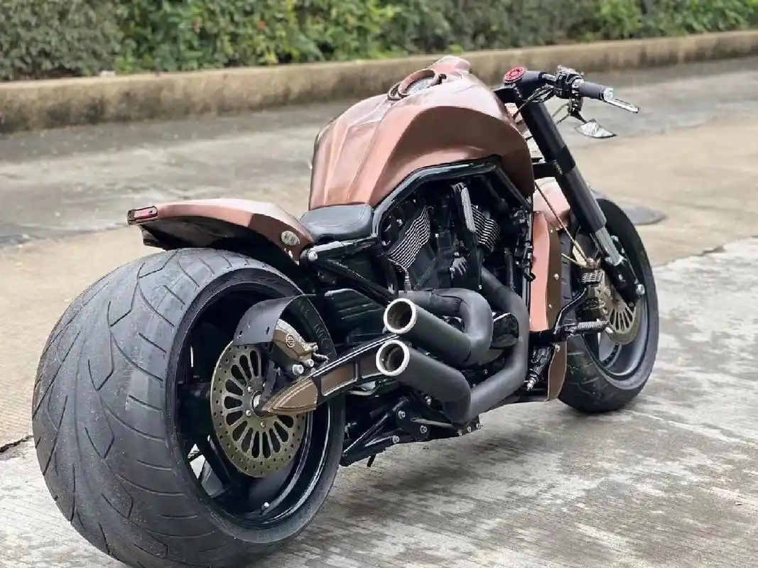 哈雷摩托车 哈雷定制金刚狼 保时捷合作1250水冷发动机 前180后360宽