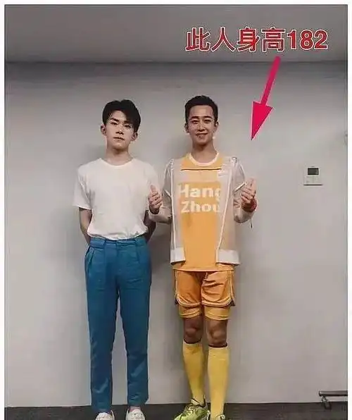 易烊千玺身高绝对不低于177,且听我慢慢分析|王俊凯|快本|胸肌|腹肌