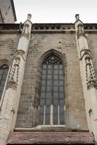 黑教堂的一个片段, 建立在哥特式风格和命名后, 黑暗的颜色留下后, 第