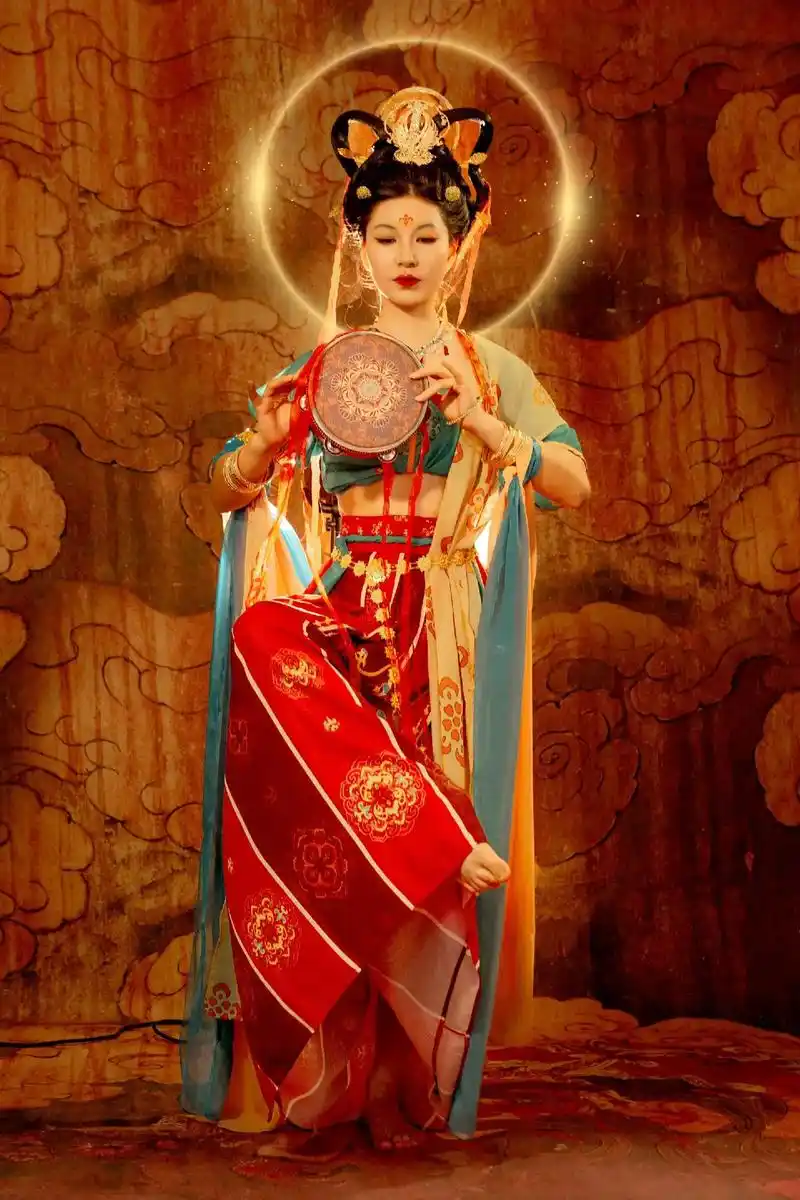 敦煌壁画飞天 #敦煌妆 #敦煌飞天写真 92: 苏禾摄 服装道具