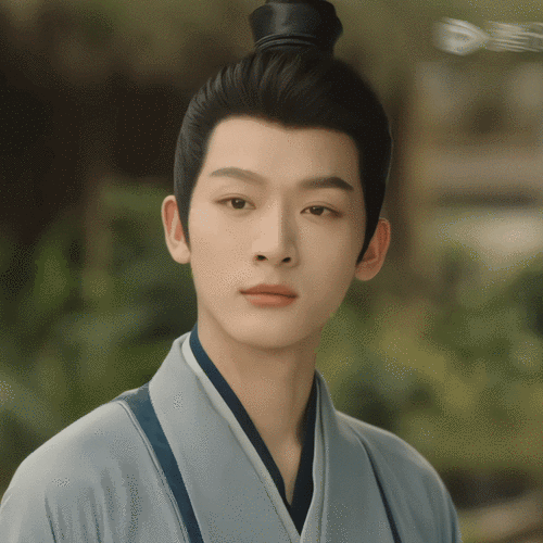 展现真正的才华和实力,而不是呈现一副毫无表情的"木头美男",这样才能