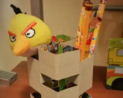 用废弃纸盒做出超有立体感的创意笔筒