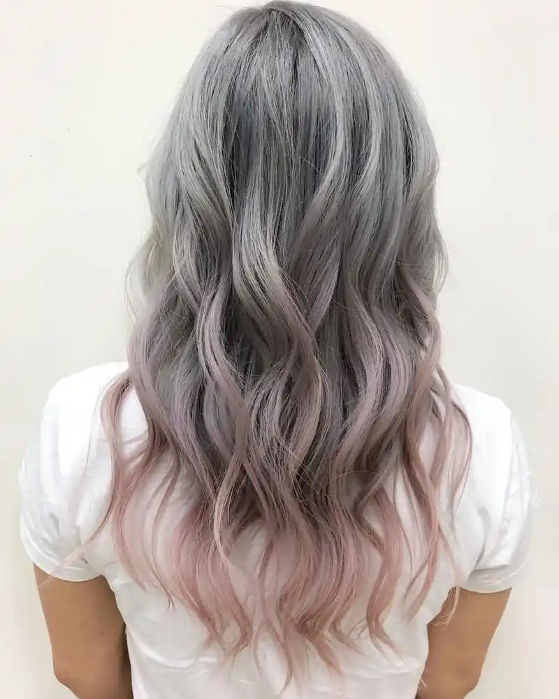 流行的染发款式渐变色的染发透出迷人时尚个性和潮流气息