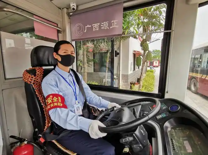 "五一"最美劳动者 | 十年公交车驾龄女司机为市民安全出行保驾护航_南