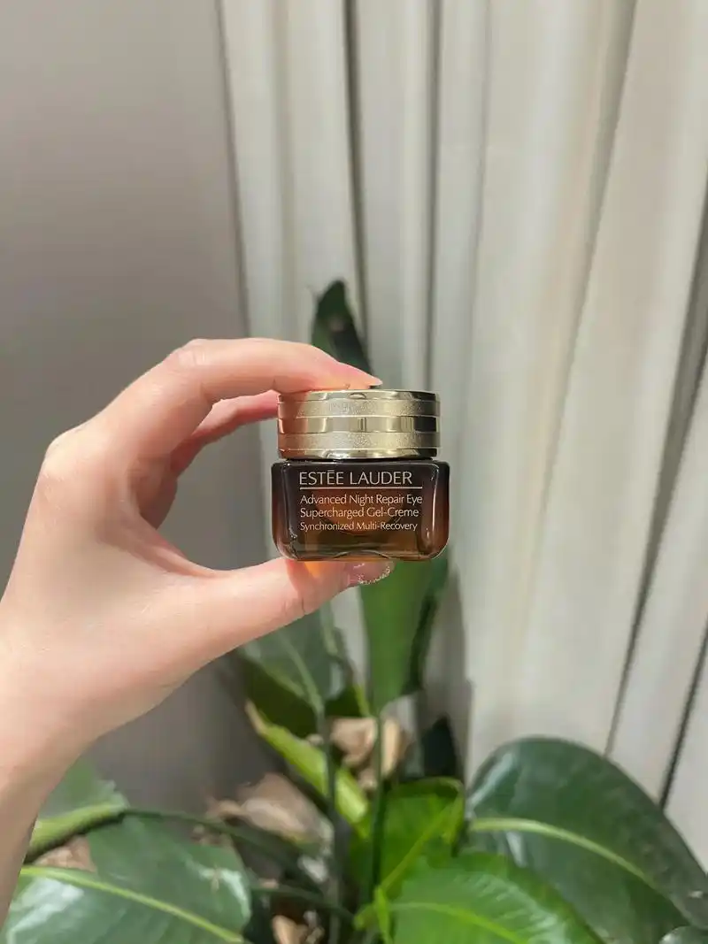 雅诗兰黛的小棕瓶眼霜,老网红了姐妹们!这 - 抖音